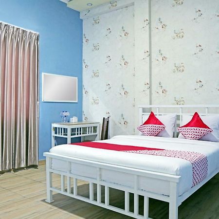 בוקיטינגי Oyo 1386 Hotel Grand Gabelo מראה חיצוני תמונה